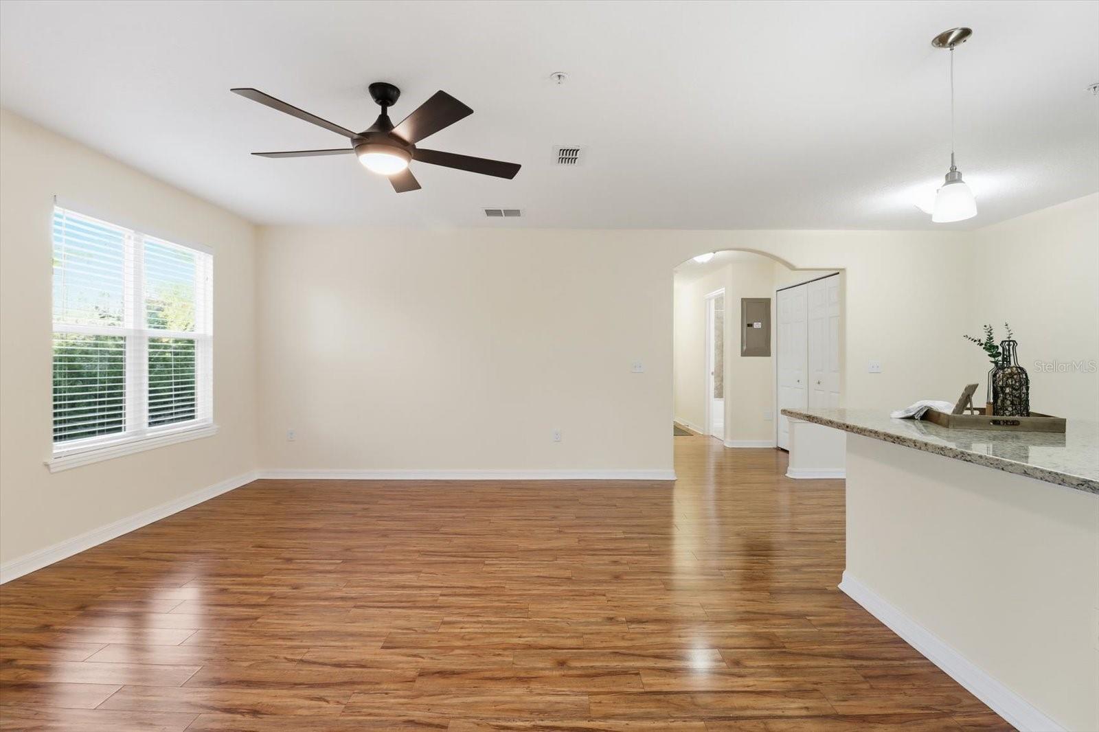 Image 16 of 41 For 5041 Royal Palms Way 202