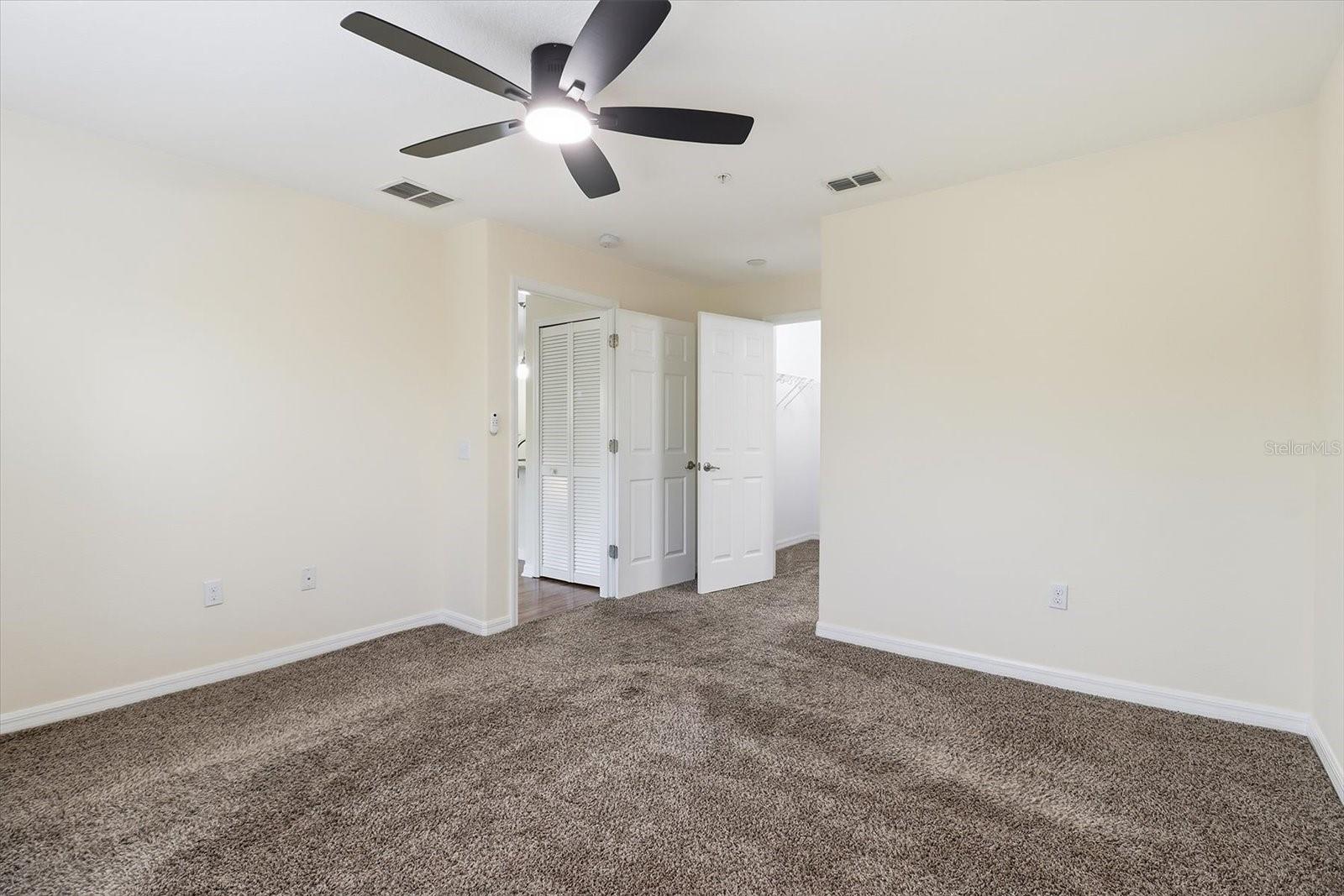 Image 19 of 41 For 5041 Royal Palms Way 202