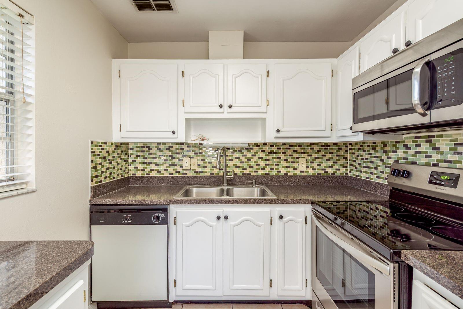 Listing photo id 11 for 11737 Bayonet Lane A