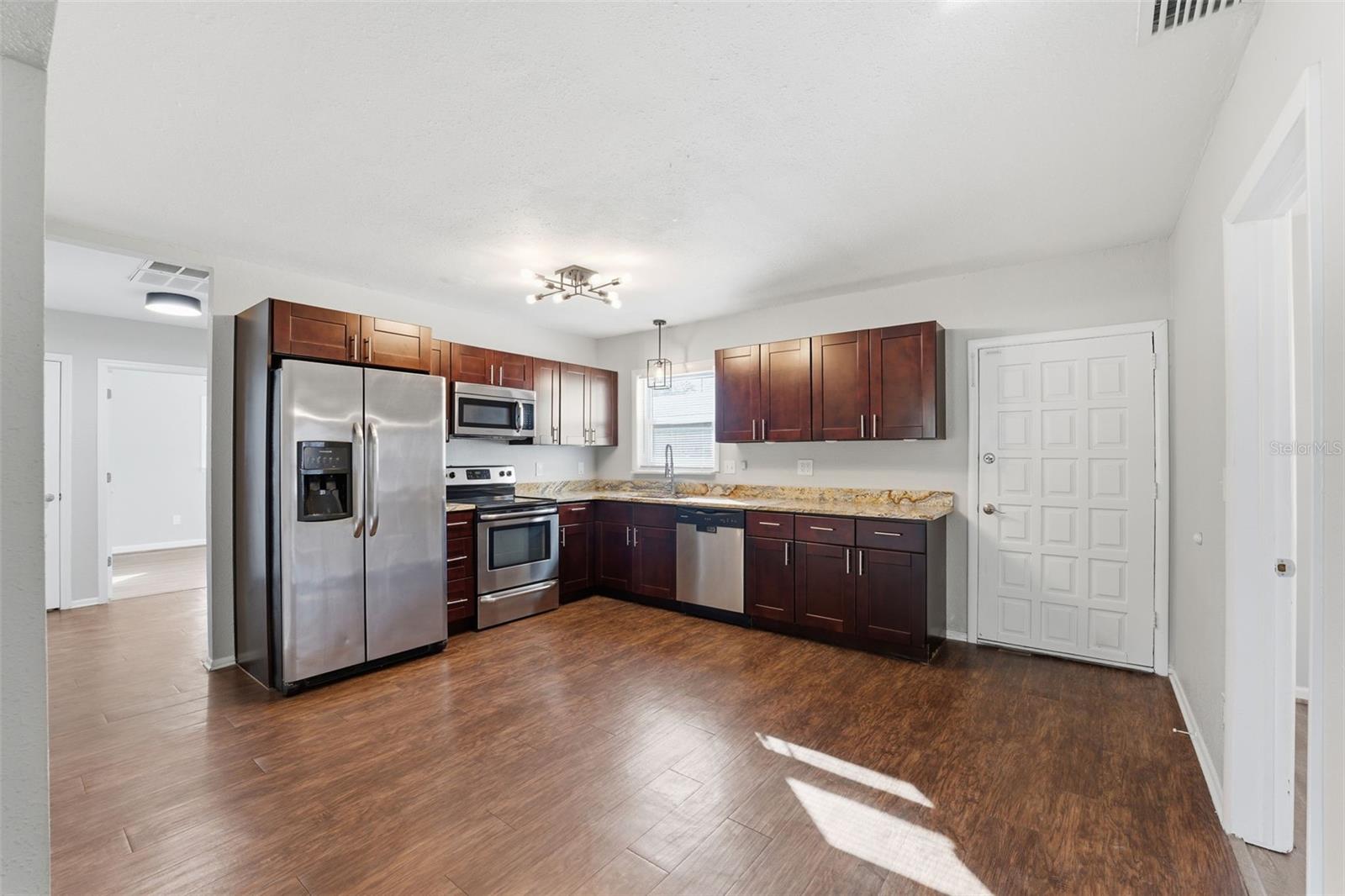 Image 11 of 38 For 2004 Culberson Avenue