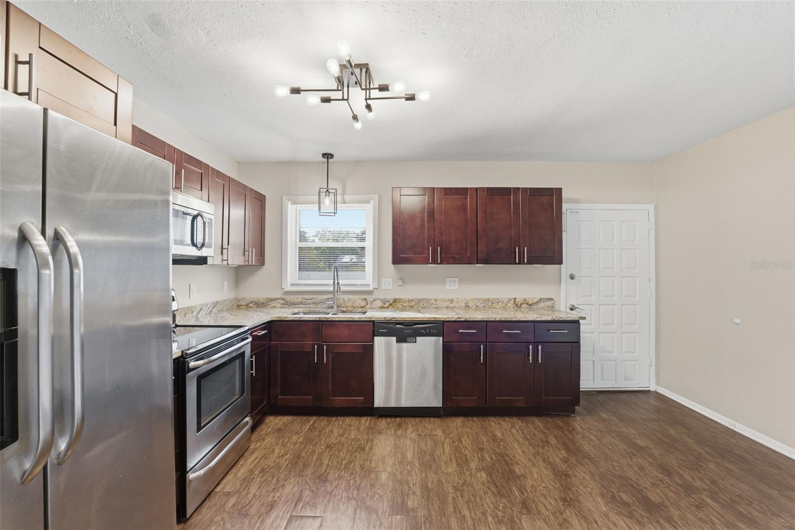 Image 13 of 38 For 2004 Culberson Avenue