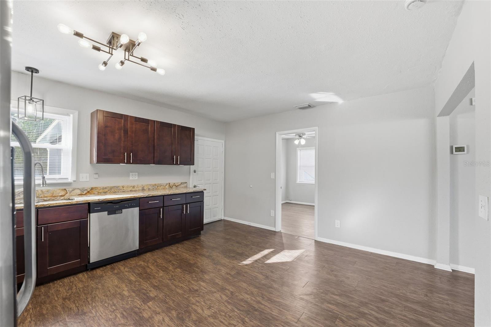 Image 14 of 38 For 2004 Culberson Avenue