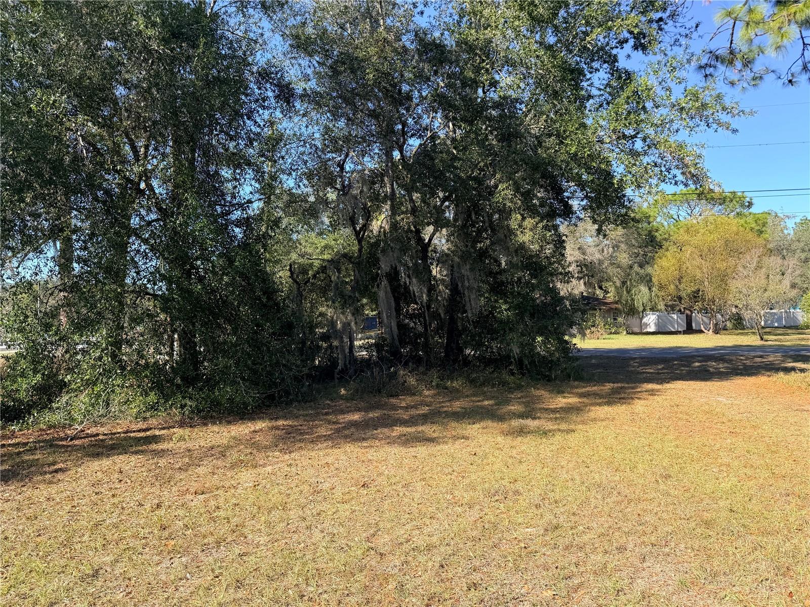 Listing photo id 2 for Oakcrest Circle