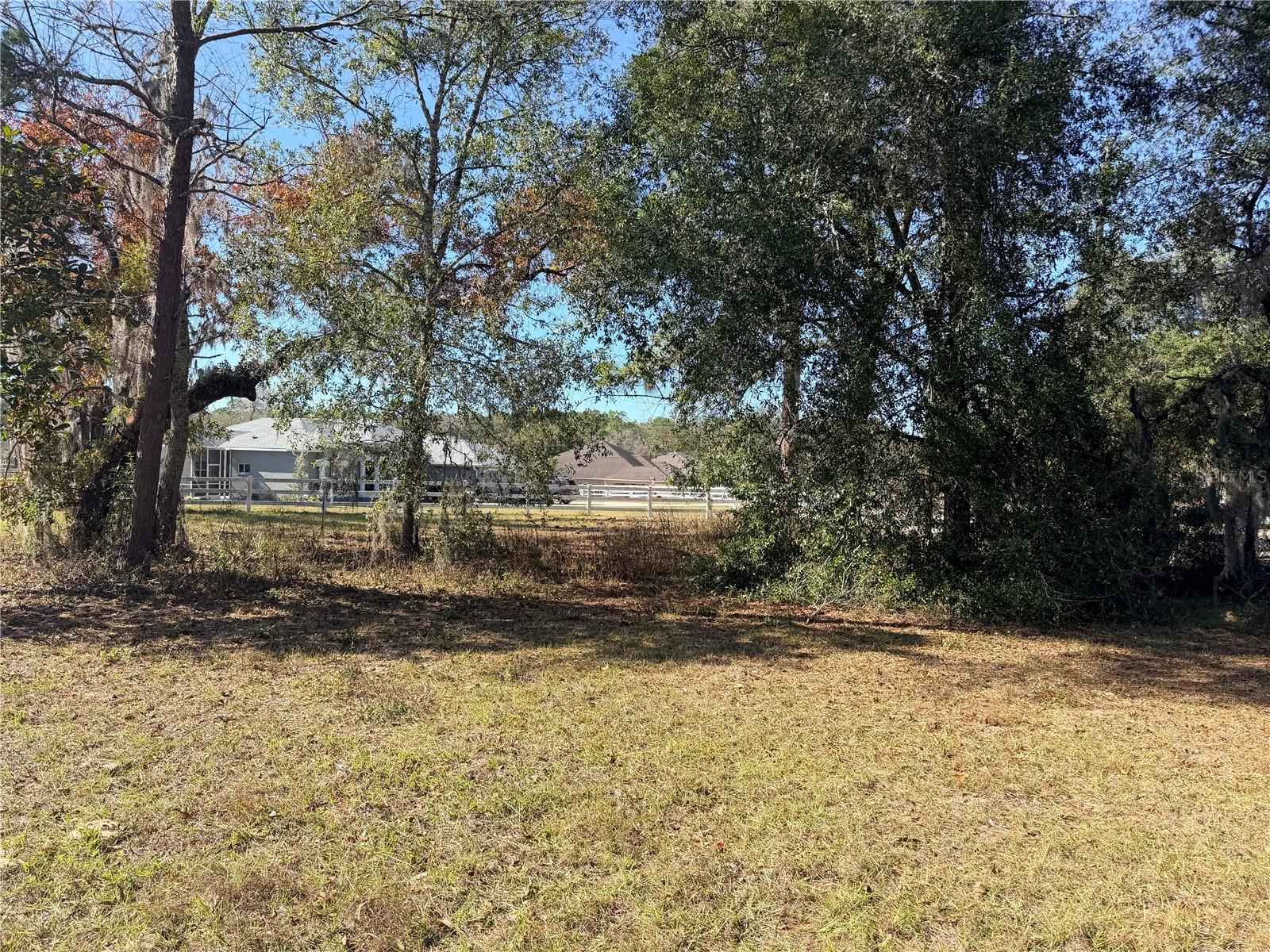 Listing photo id 3 for Oakcrest Circle