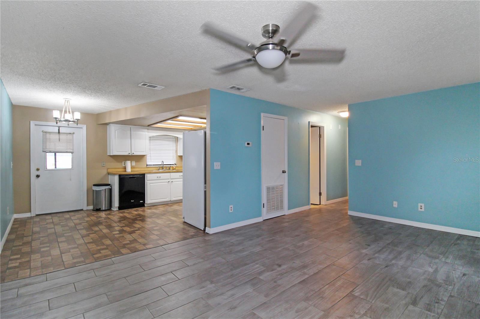 Image 4 of 21 For 3005 Monroe Street W