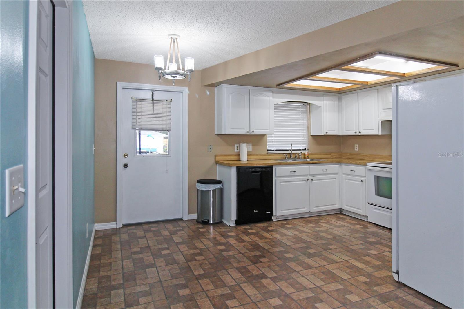 Image 5 of 21 For 3005 Monroe Street W