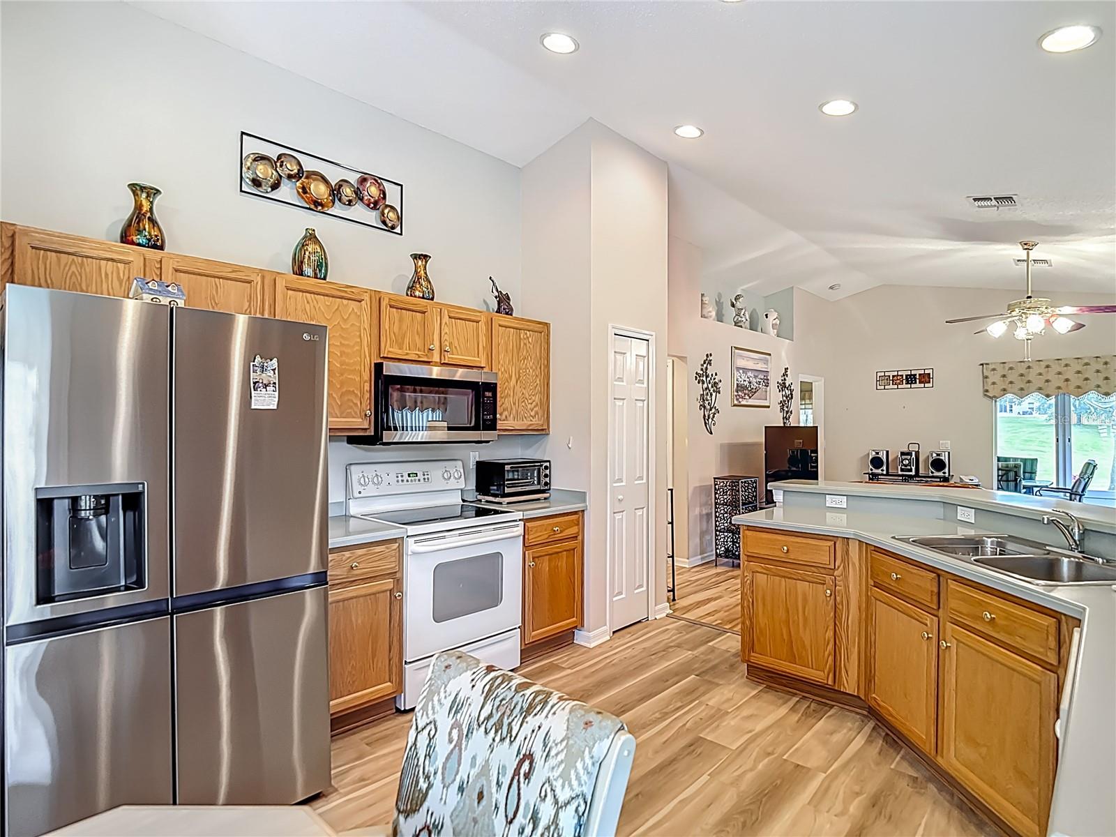 Image 16 of 50 For 232 Center Oak Circle