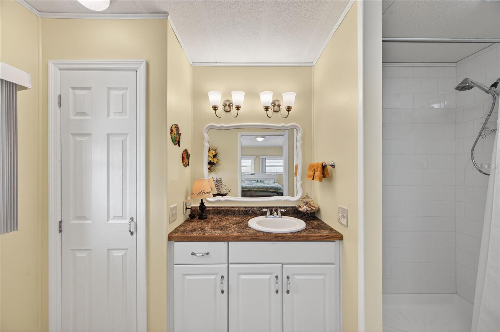 Image 28 of 63 For 3243 Hampshire Drive