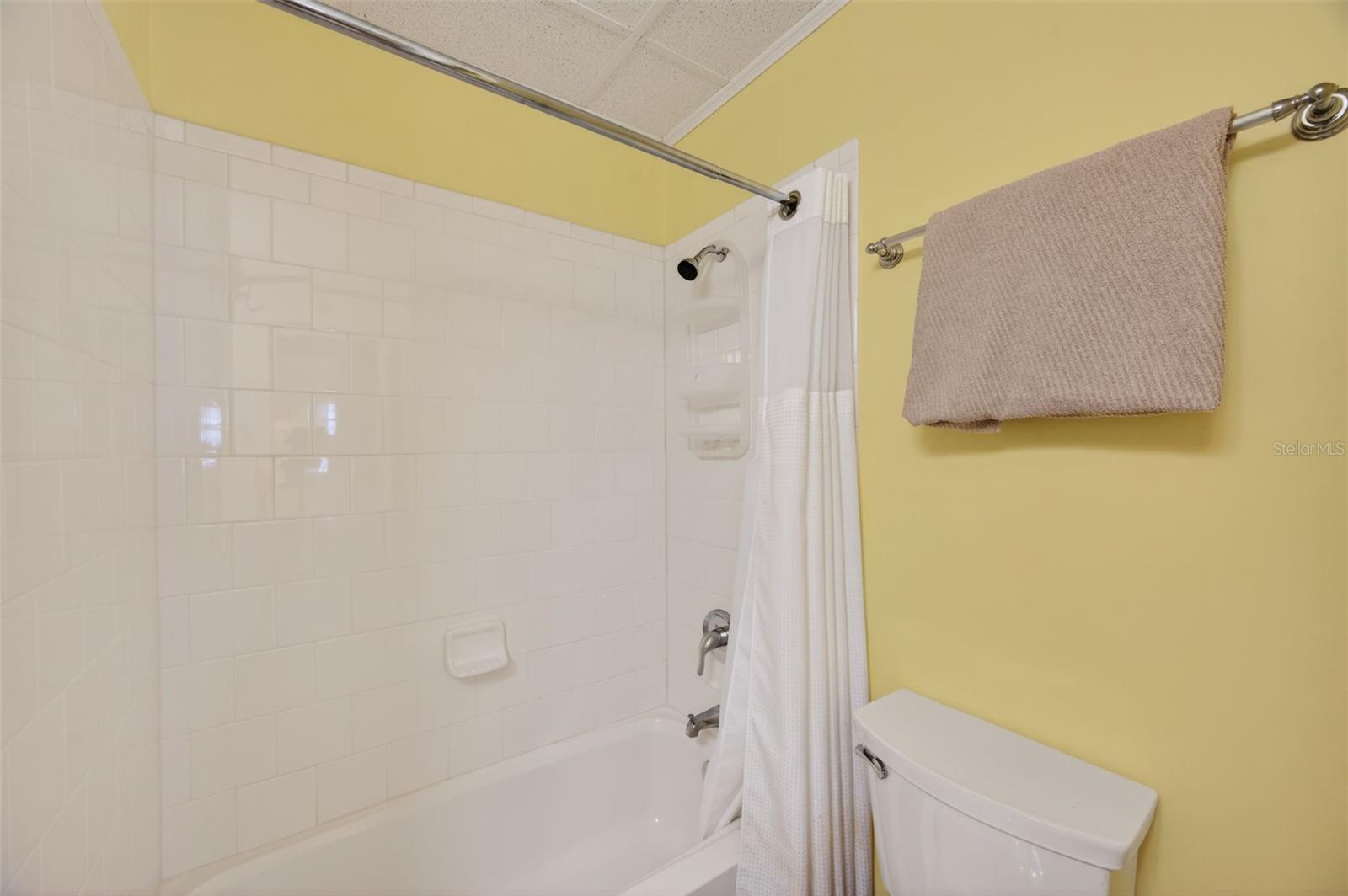 Image 35 of 63 For 3243 Hampshire Drive