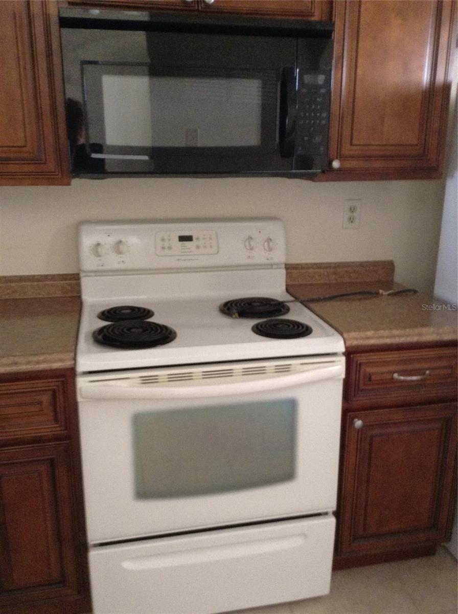 Image 4 of 12 For 2932 Bradley Court