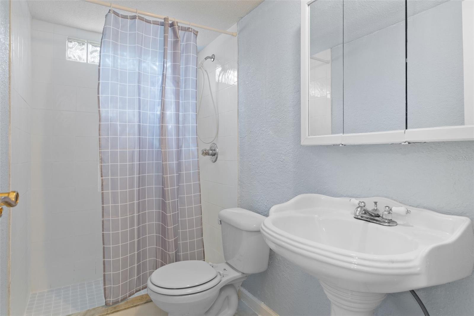 Listing photo id 26 for 1696 Naperville Lane