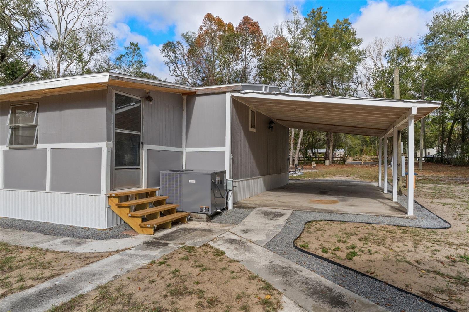 Listing photo id 38 for 1696 Naperville Lane