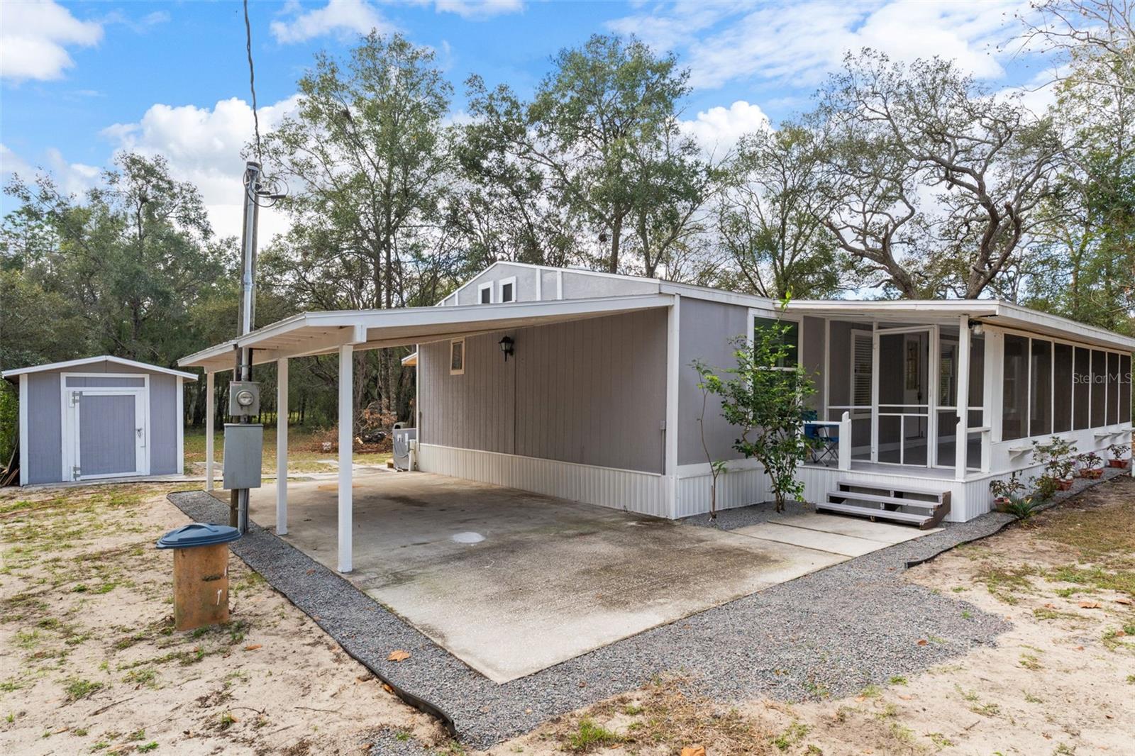 Listing photo id 3 for 1696 Naperville Lane