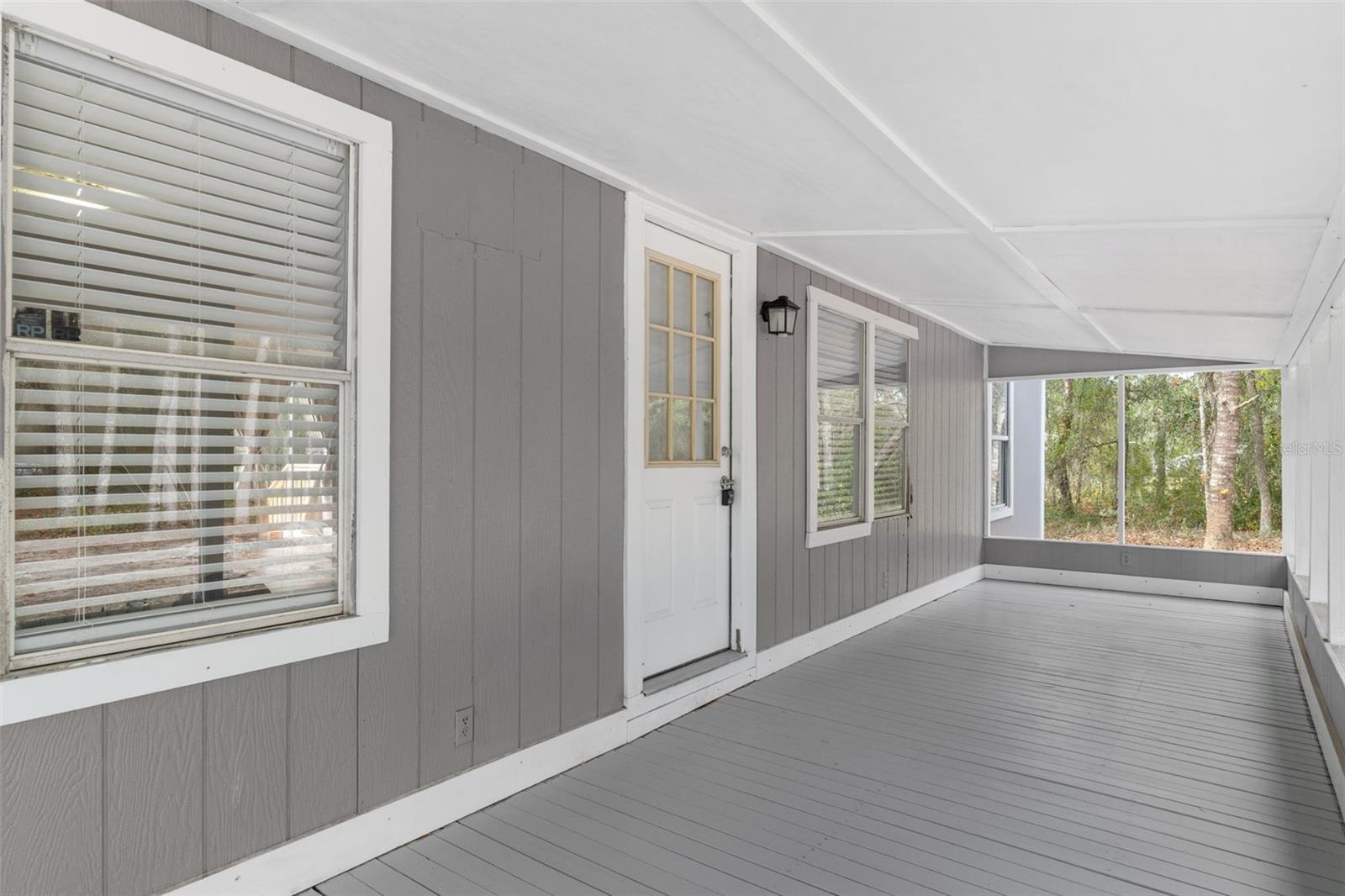 Listing photo id 6 for 1696 Naperville Lane