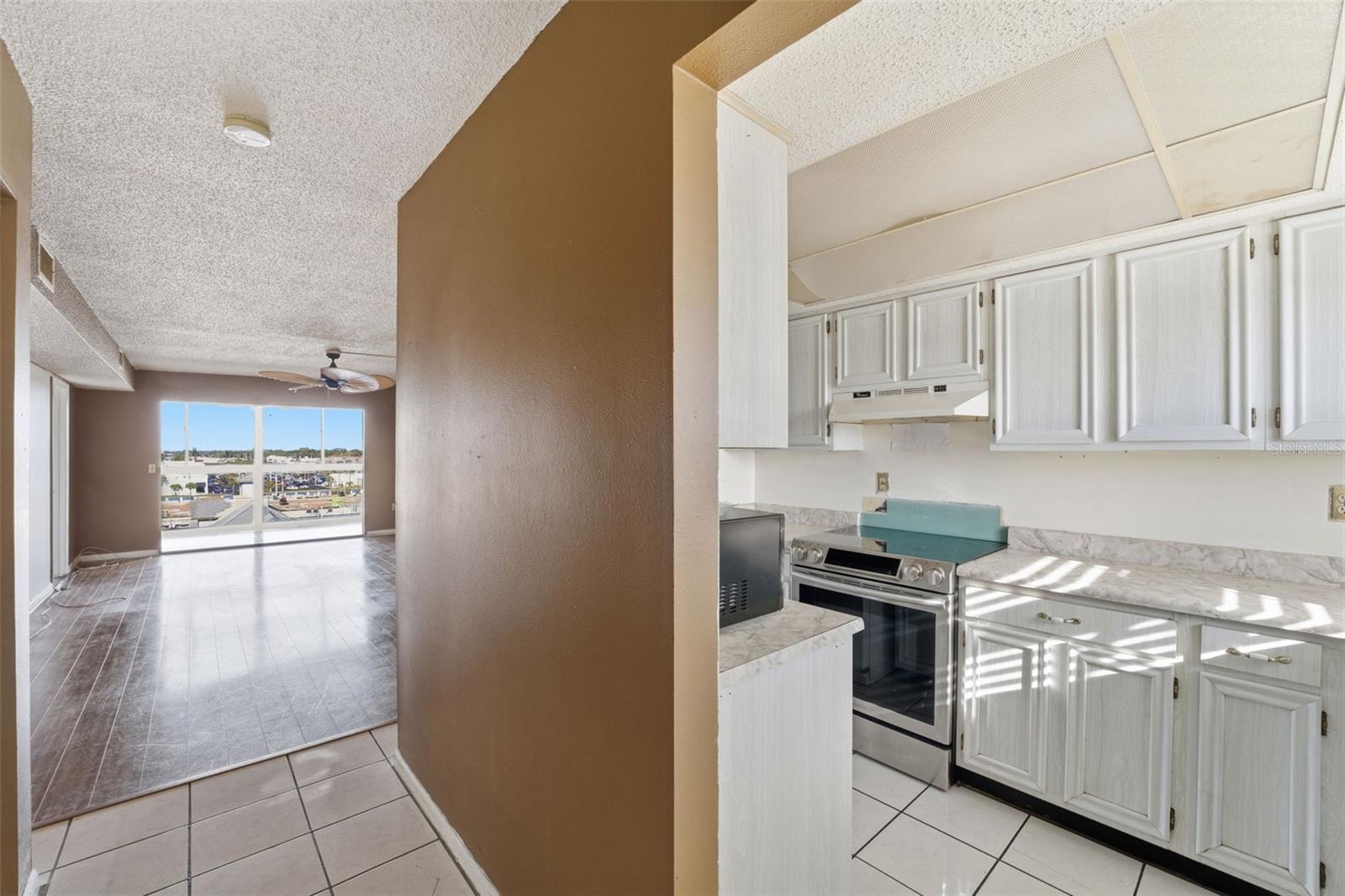 Image 10 of 41 For 4939 Floramar Terrace 712