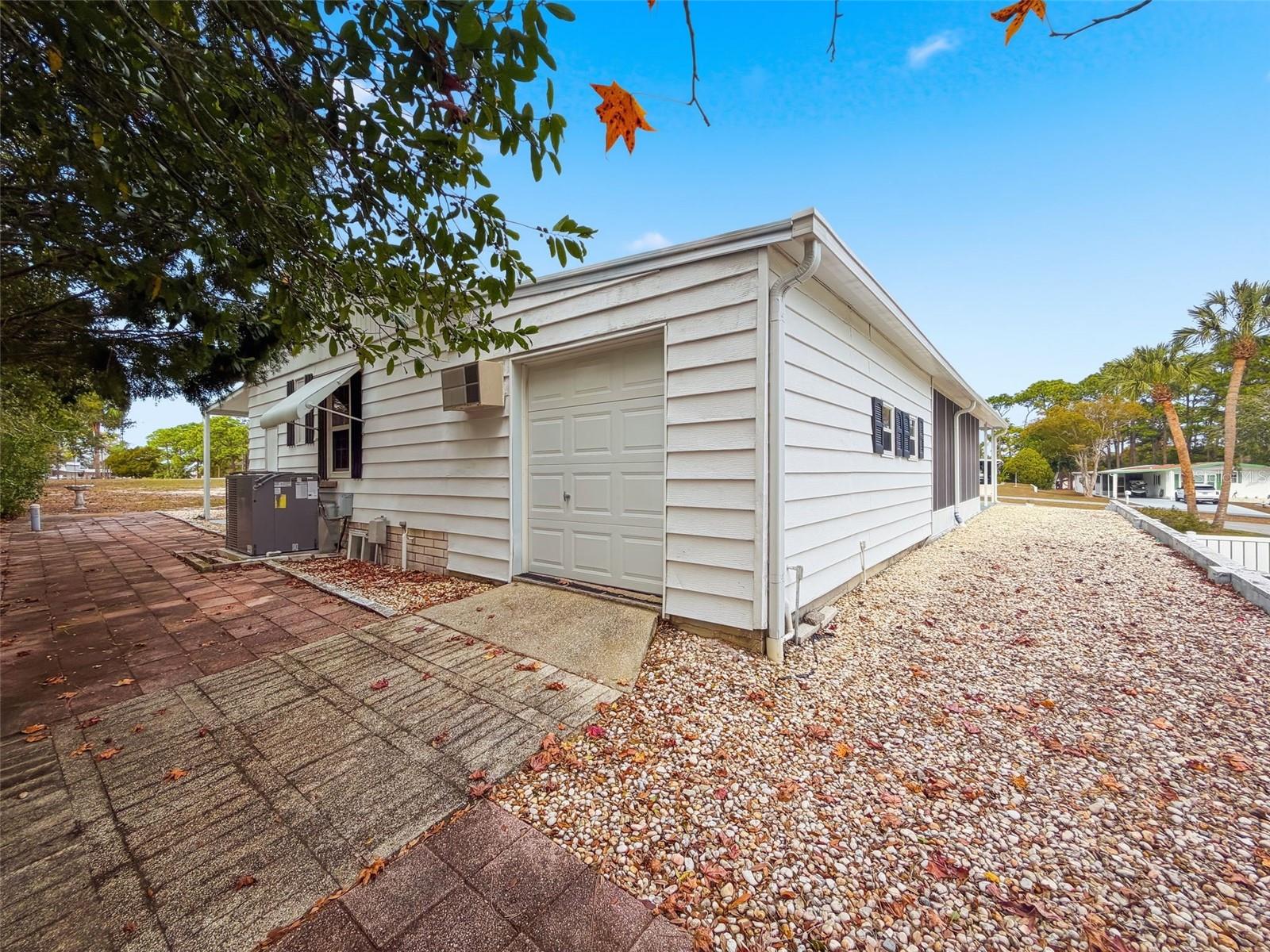 Image 44 of 57 For 14456 Brookridge Boulevard