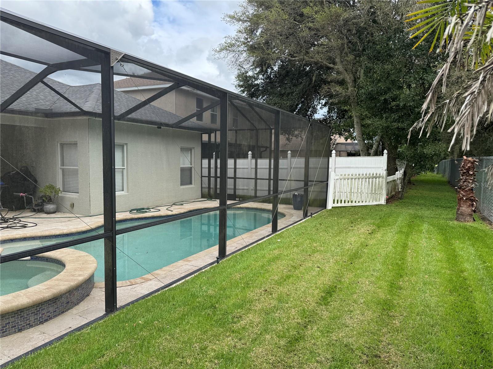 Listing photo id 3 for 1403 Emerald Hill Way