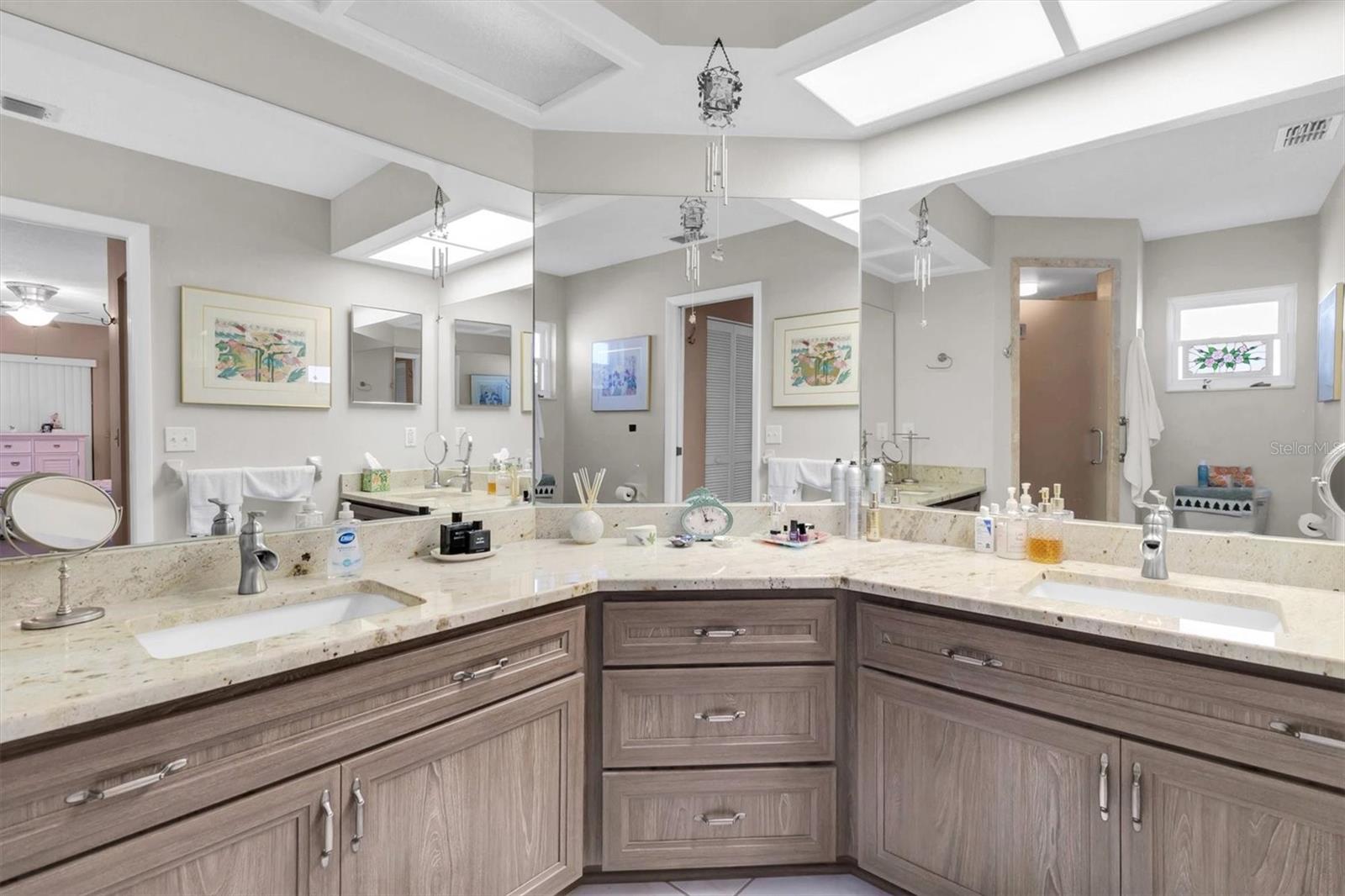 Image 19 of 60 For 4945 Bellemede Boulevard