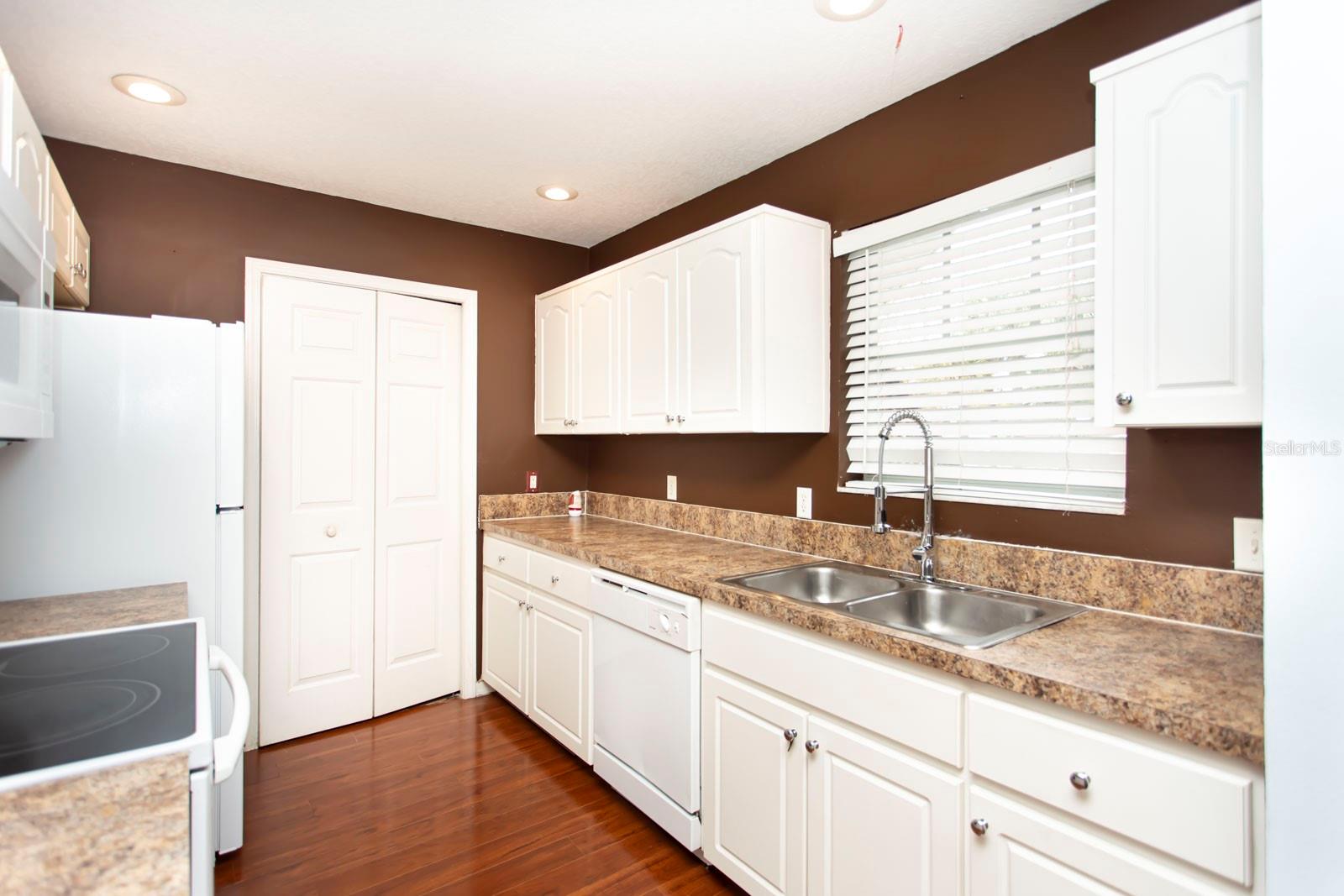 Image 12 of 39 For 6740 Moonglow Drive 101