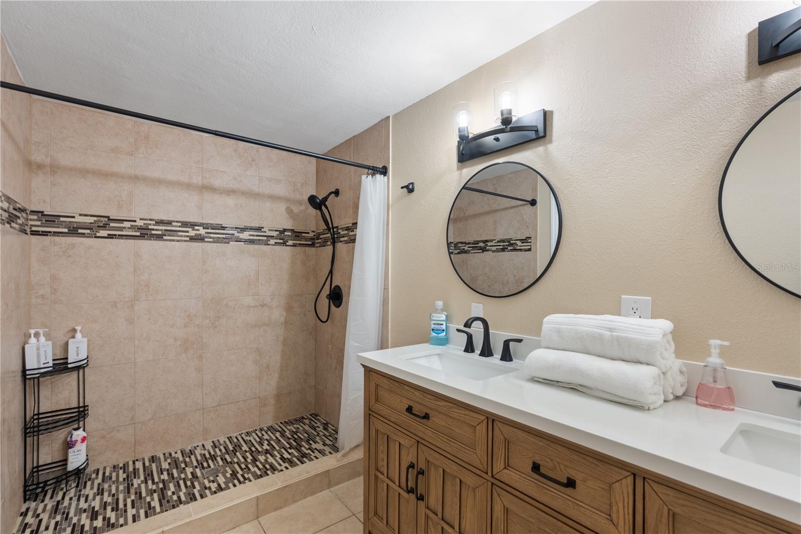 Image 18 of 28 For 7446 Donegal Street