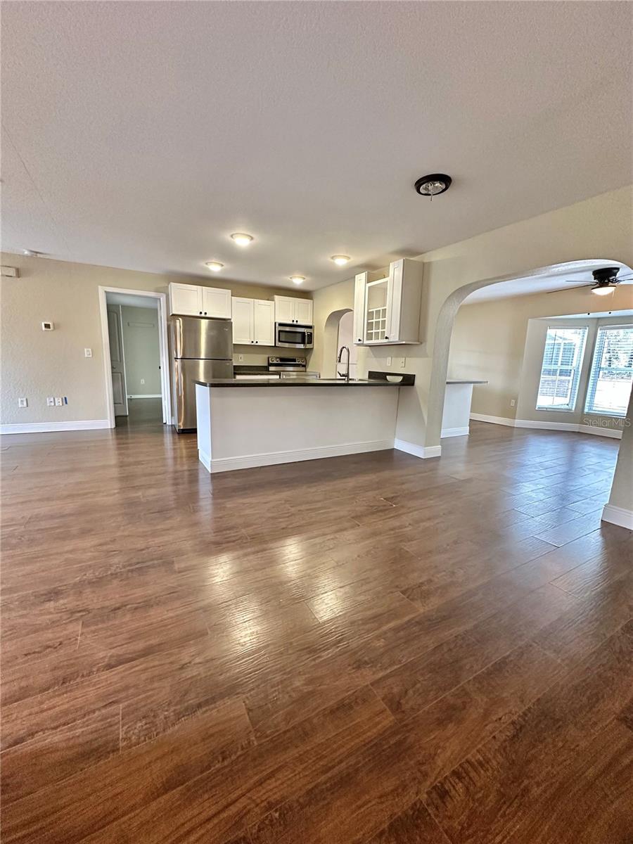 Image 4 of 32 For 7425 Mandrake Road