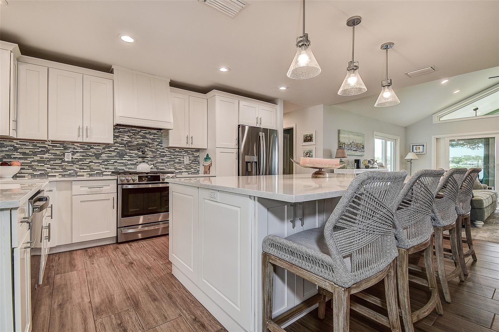 Image 10 of 45 For 718 Bayshore Drive