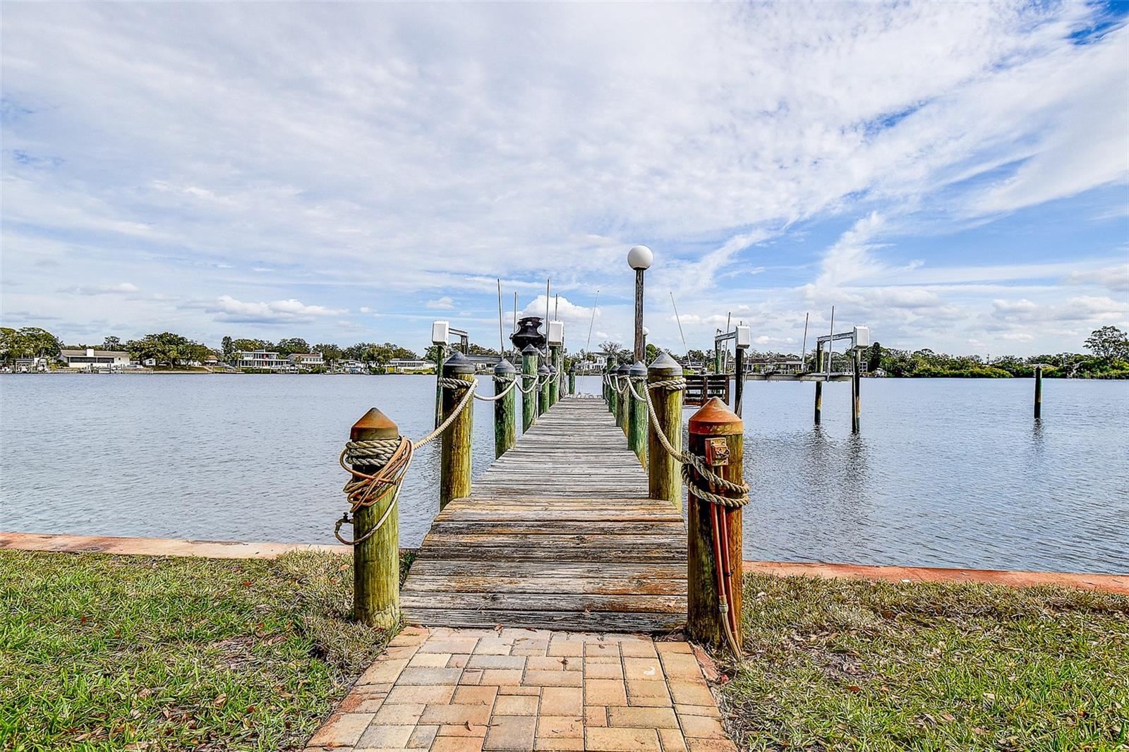 Image 31 of 45 For 718 Bayshore Drive