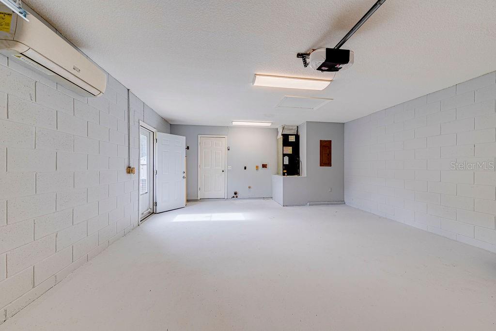 Image 17 of 25 For 40021 Parkinsonia Street