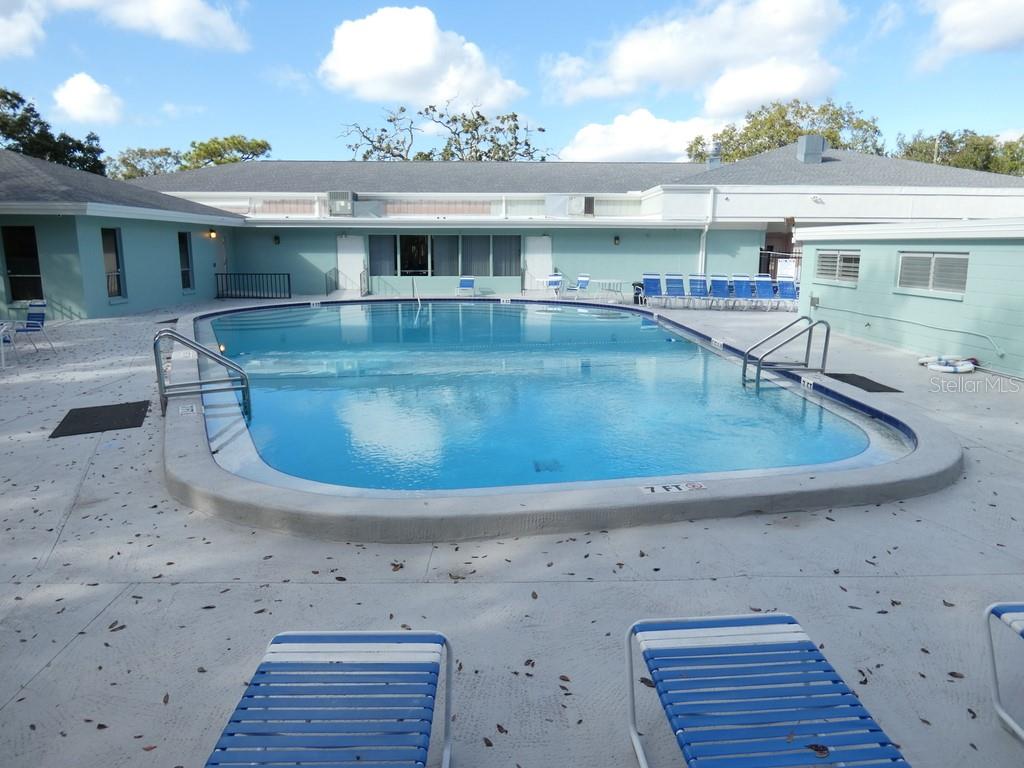 Listing photo id 17 for 2001 Greenbriar Boulevard 13