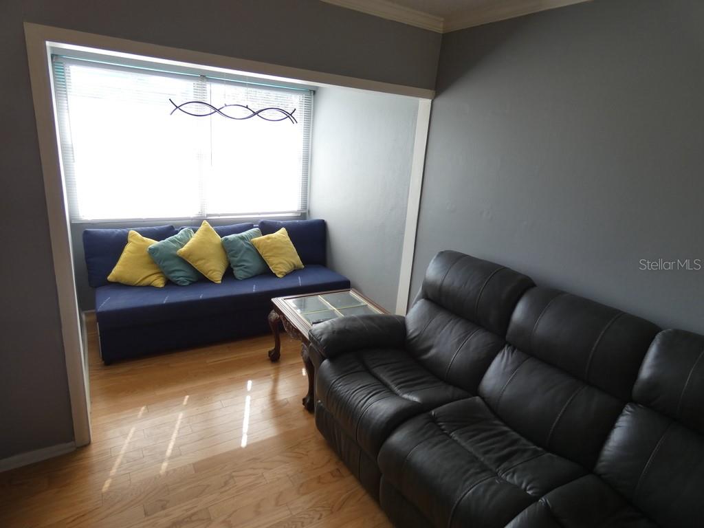 Listing photo id 0 for 2001 Greenbriar Boulevard 13