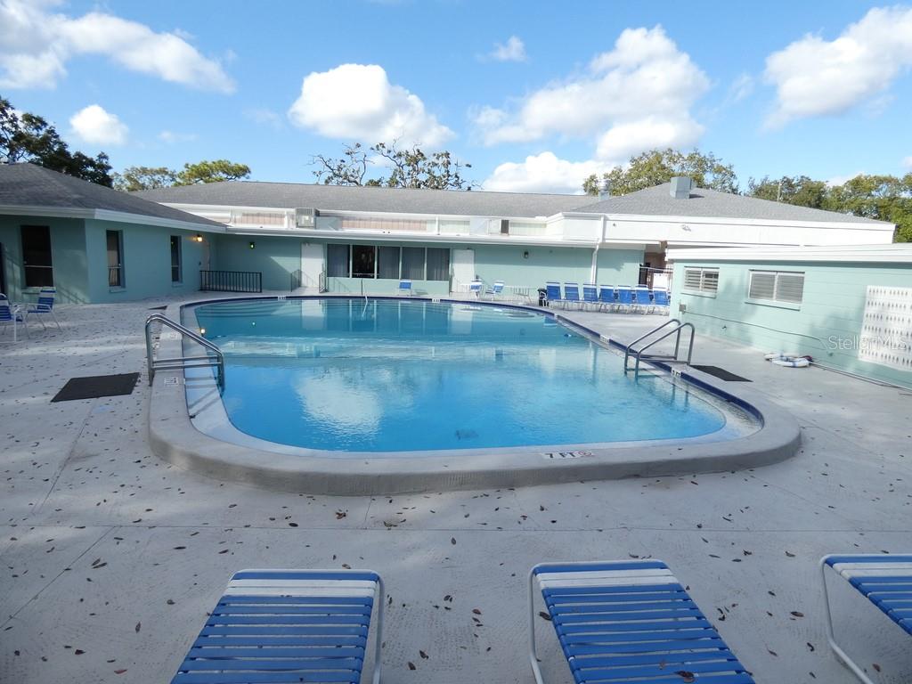 Listing photo id 19 for 2001 Greenbriar Boulevard 13