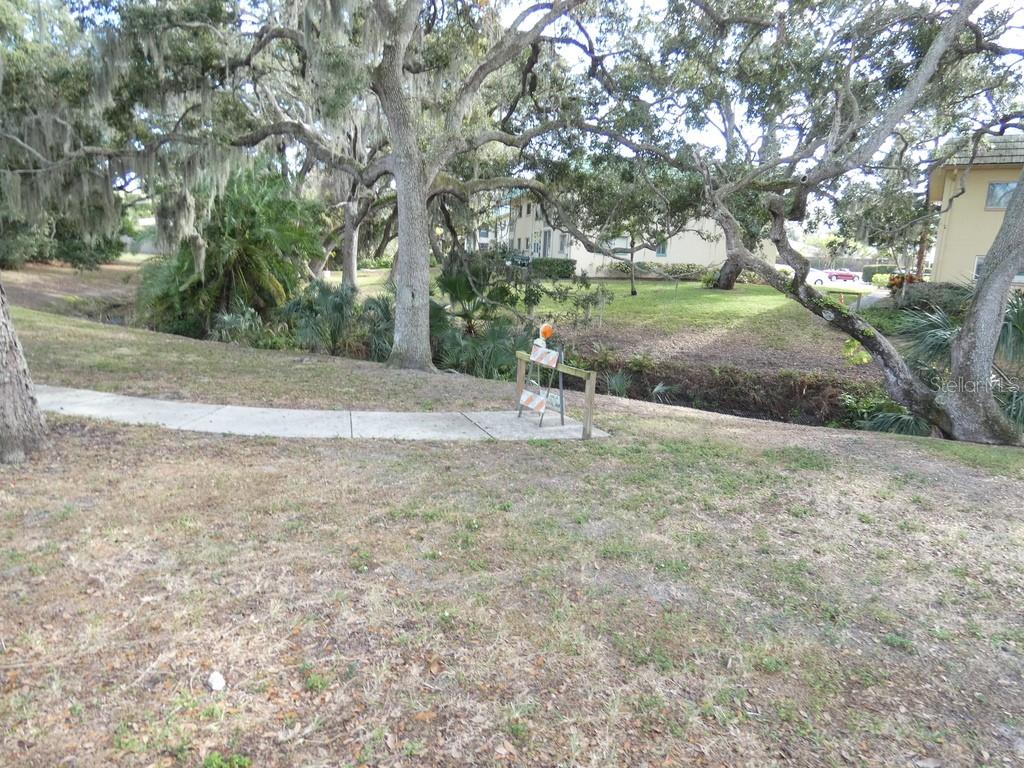 Listing photo id 20 for 2001 Greenbriar Boulevard 13