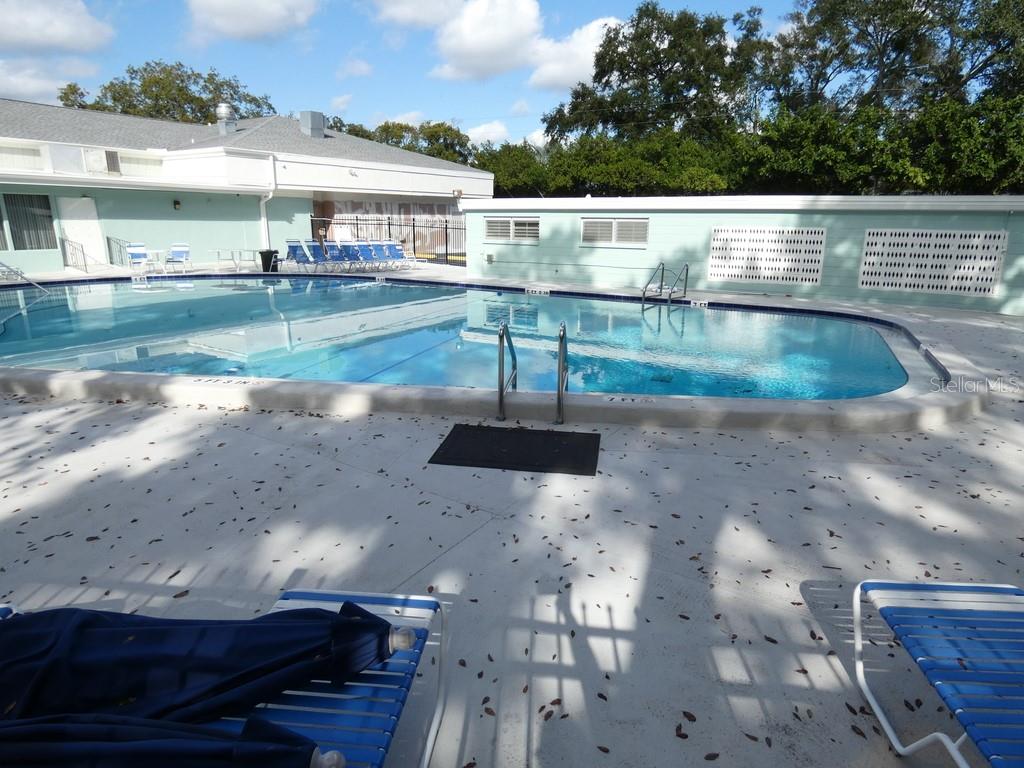 Listing photo id 23 for 2001 Greenbriar Boulevard 13