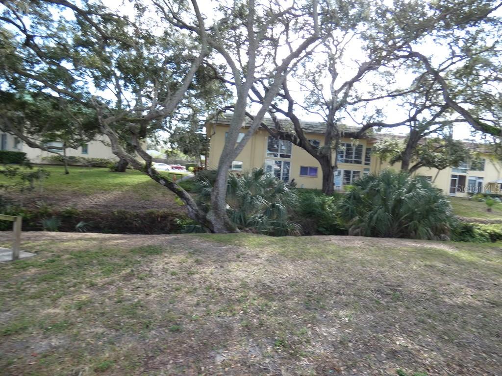 Listing photo id 25 for 2001 Greenbriar Boulevard 13