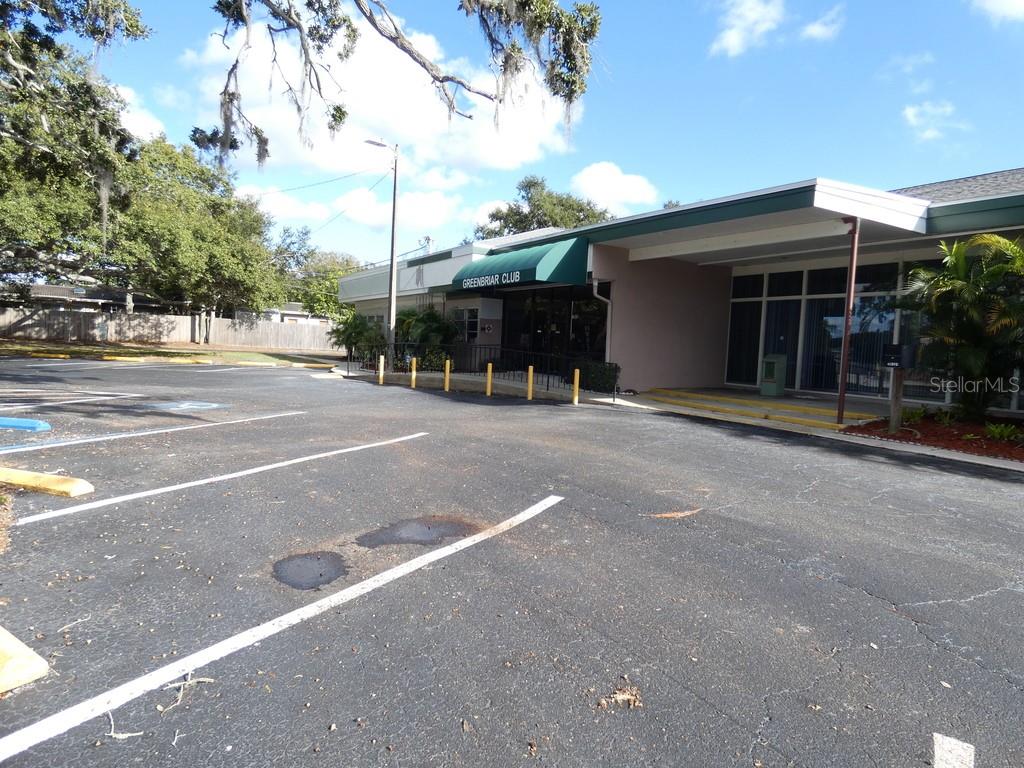 Listing photo id 29 for 2001 Greenbriar Boulevard 13