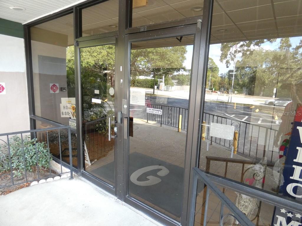 Listing photo id 31 for 2001 Greenbriar Boulevard 13