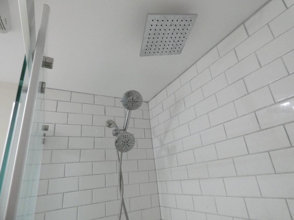 Listing photo id 7 for 2001 Greenbriar Boulevard 13