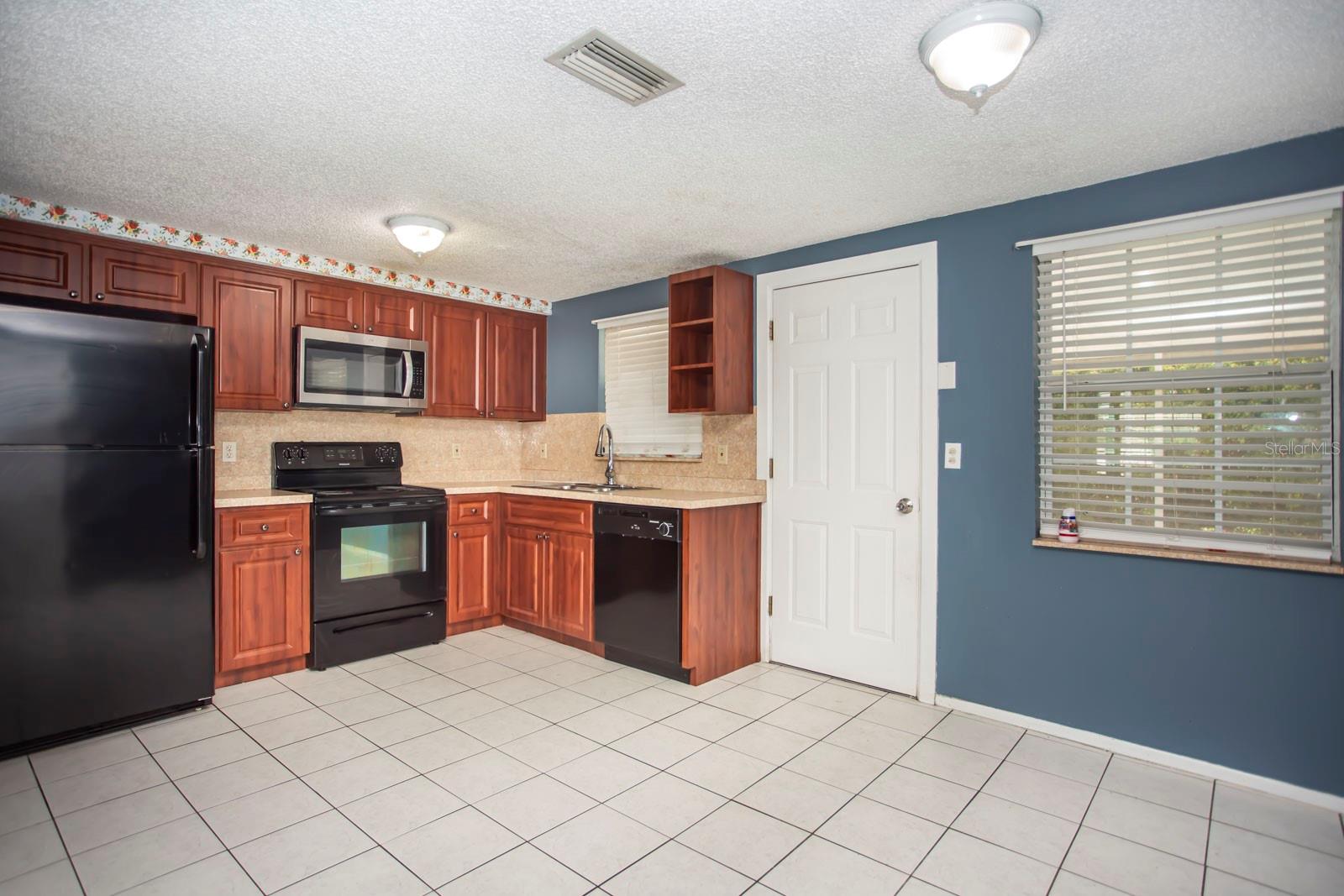 Image 5 of 23 For 4807 Fleetwood Street