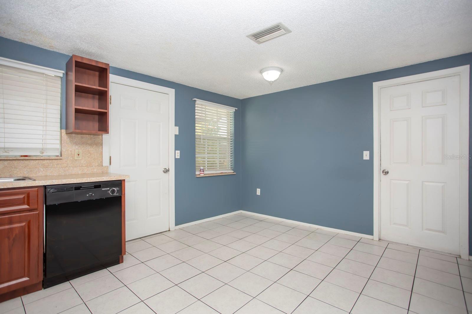 Image 8 of 23 For 4807 Fleetwood Street