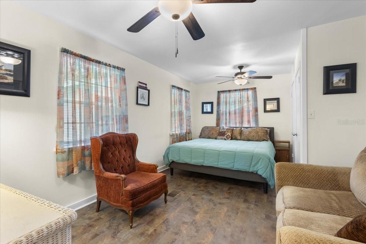 Image 17 of 31 For 455 441 Avenue