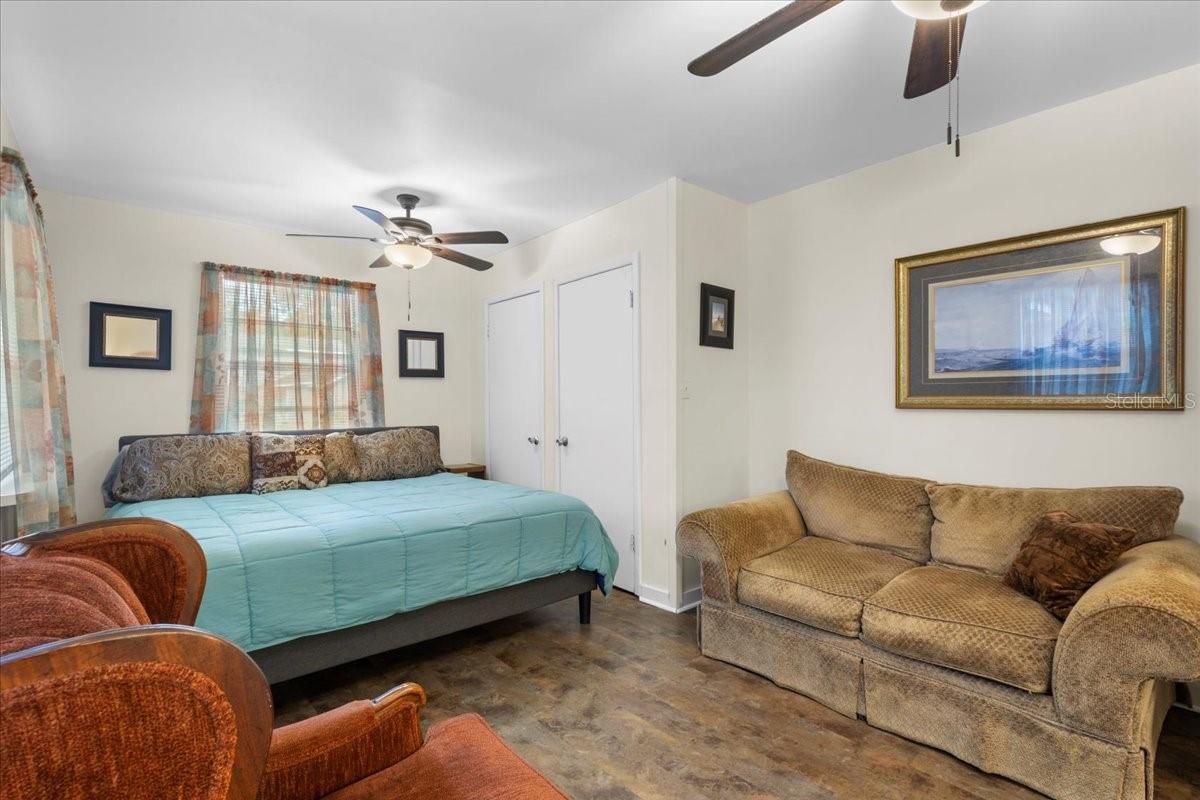 Image 18 of 31 For 455 441 Avenue