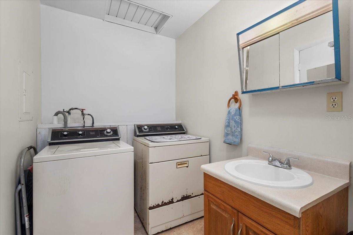 Image 20 of 31 For 455 441 Avenue