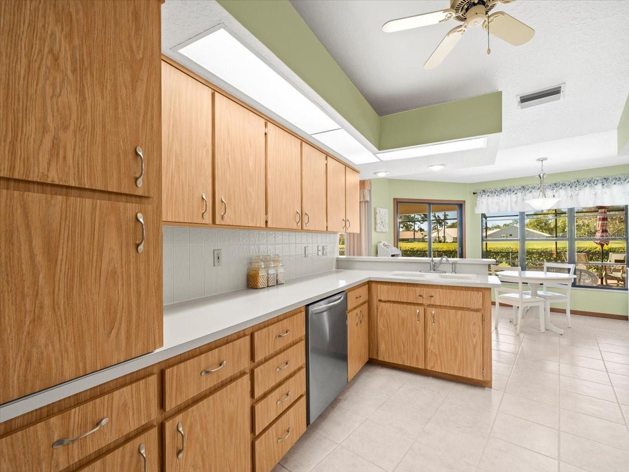 Listing photo id 17 for 9630 Southern Belle Drive