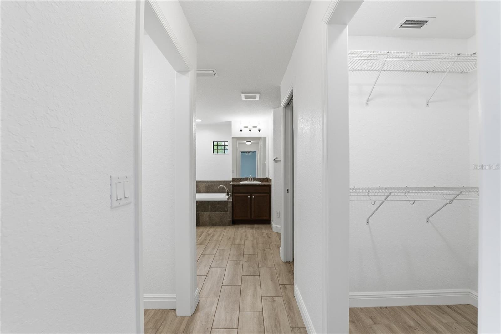 Image 22 of 67 For 11240 Marvelwood Road