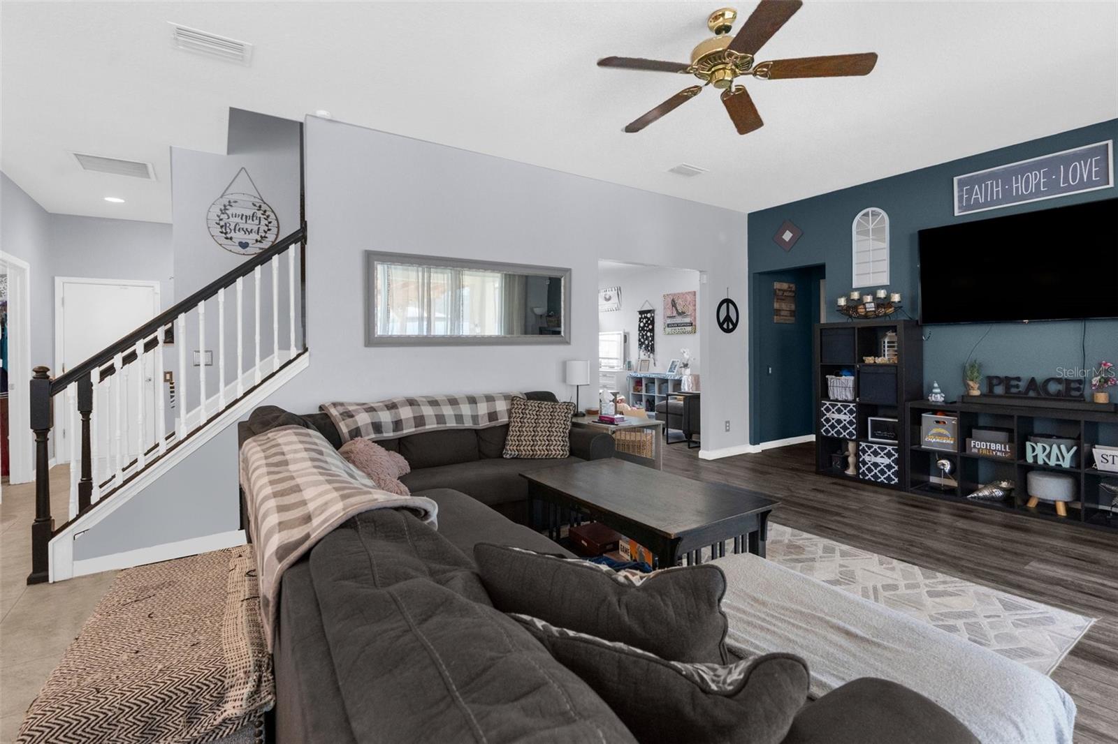 Image 10 of 45 For 951 Nodding Shade Drive