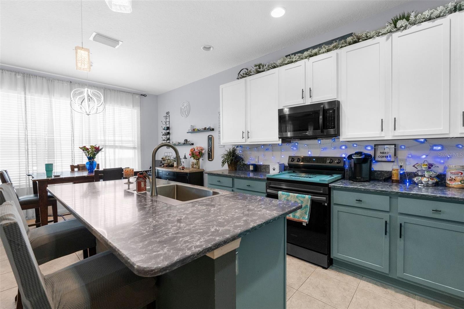 Image 15 of 45 For 951 Nodding Shade Drive