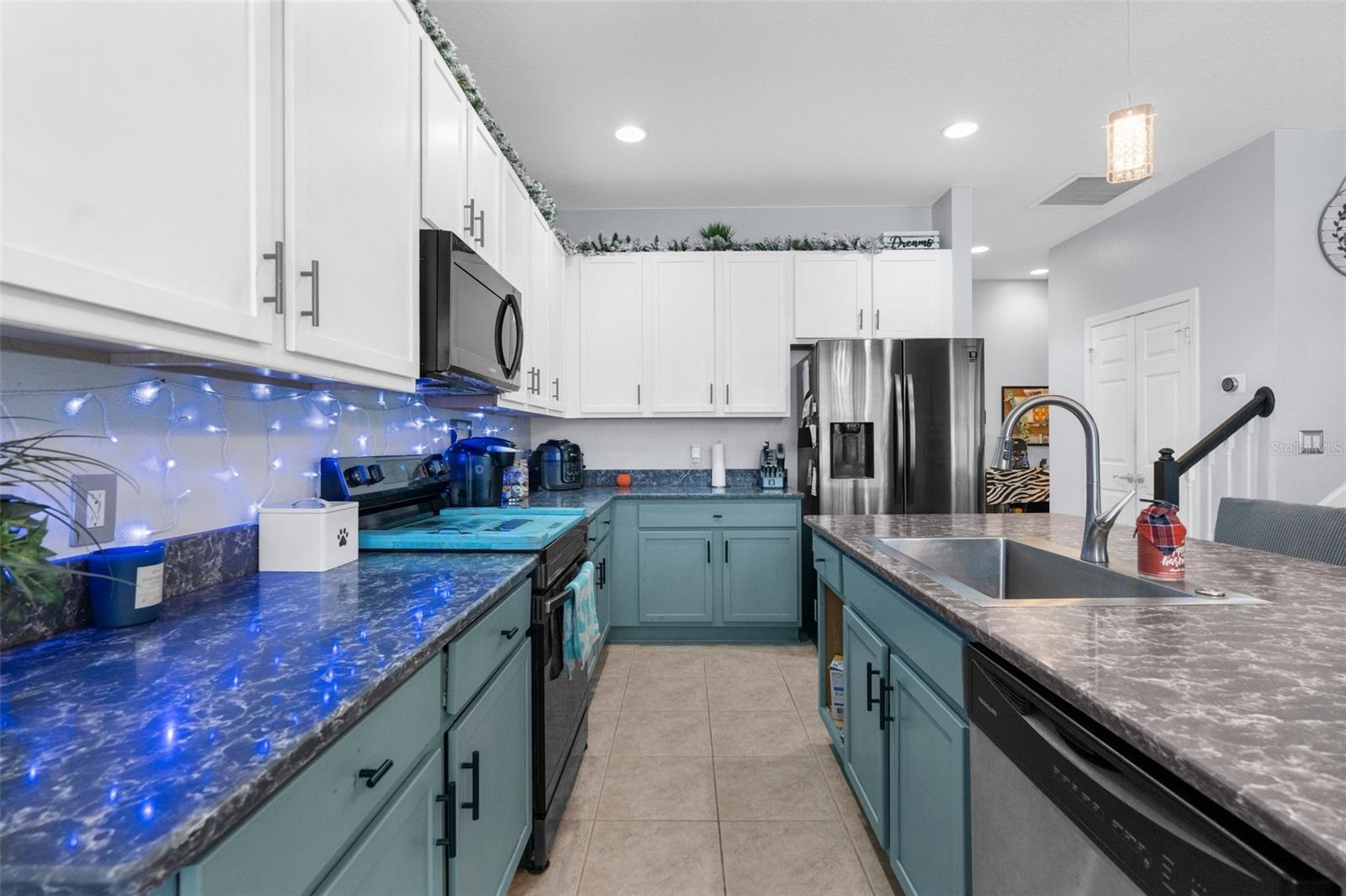 Image 18 of 45 For 951 Nodding Shade Drive