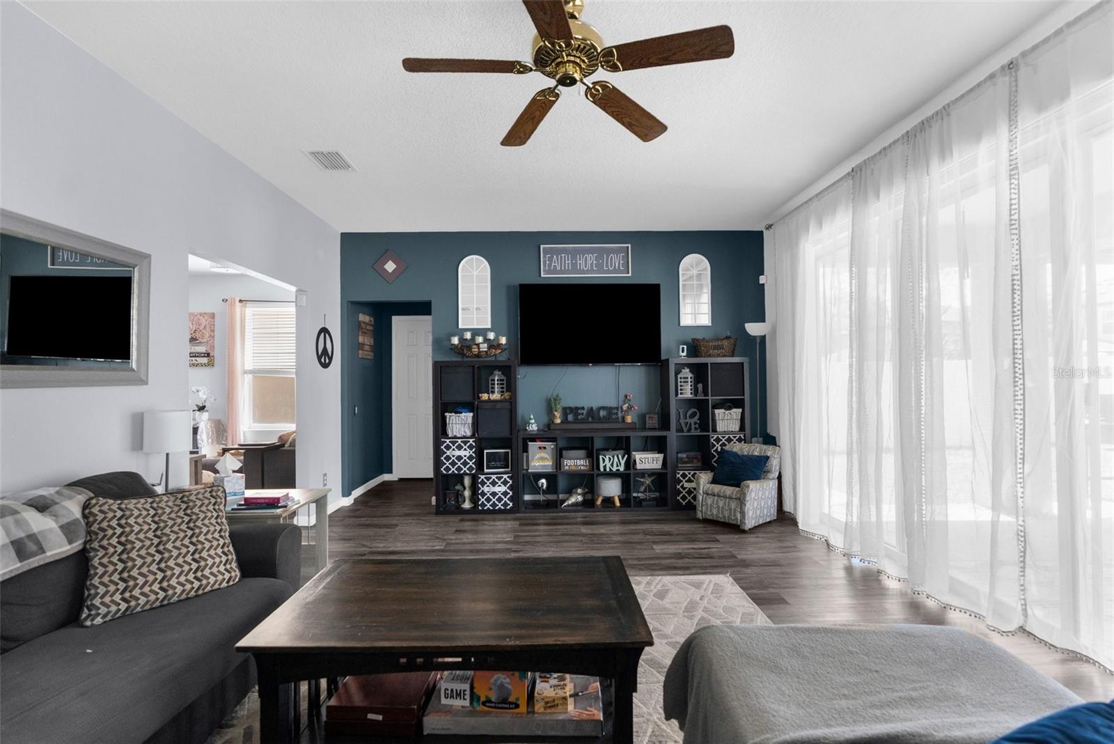 Image 8 of 45 For 951 Nodding Shade Drive