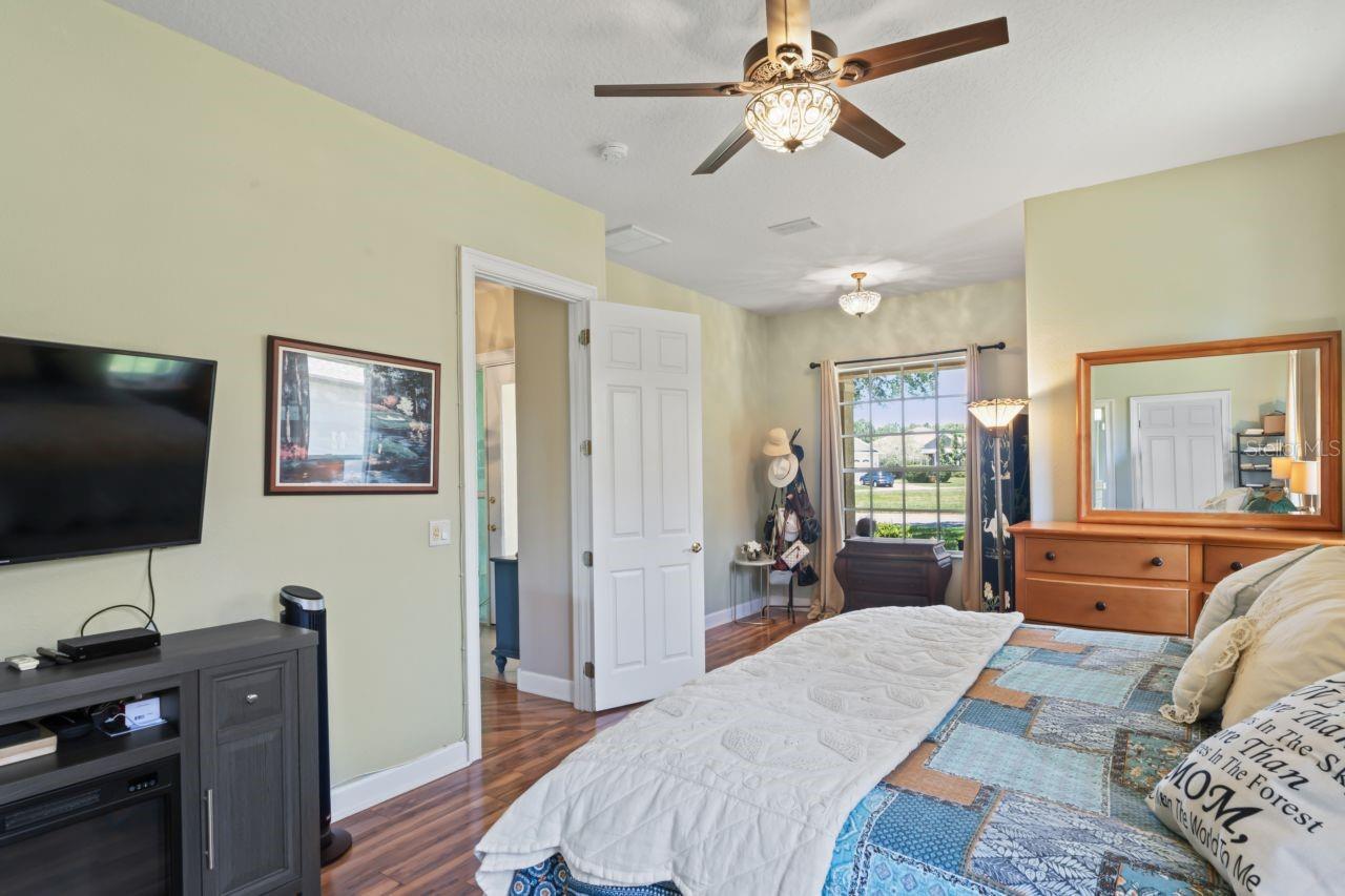 Image 18 of 57 For 9398 Burnam Drive