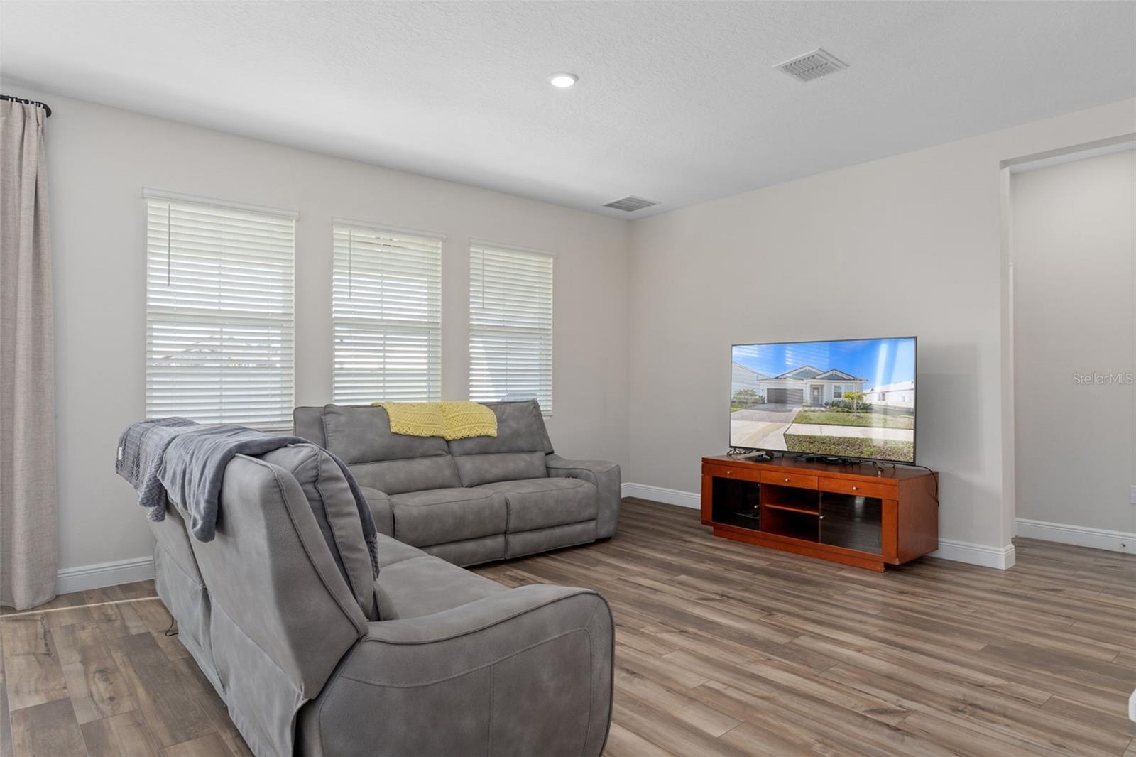 Image 13 of 46 For 10353 Fieldstone Myrtle Way